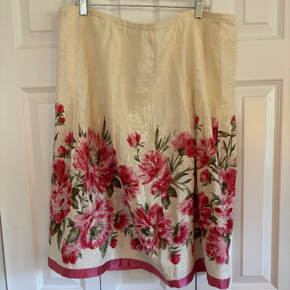 Spring Summer beauty! J Jill 100% Linen Rose Floral Shirt with satin ribbon hem